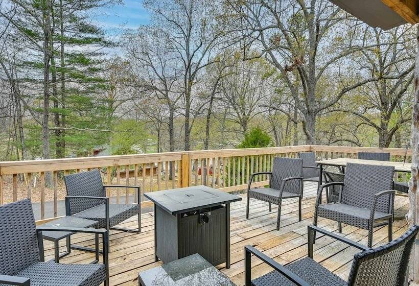 Country Escape: Log Cabin Near Kentucky Lake!