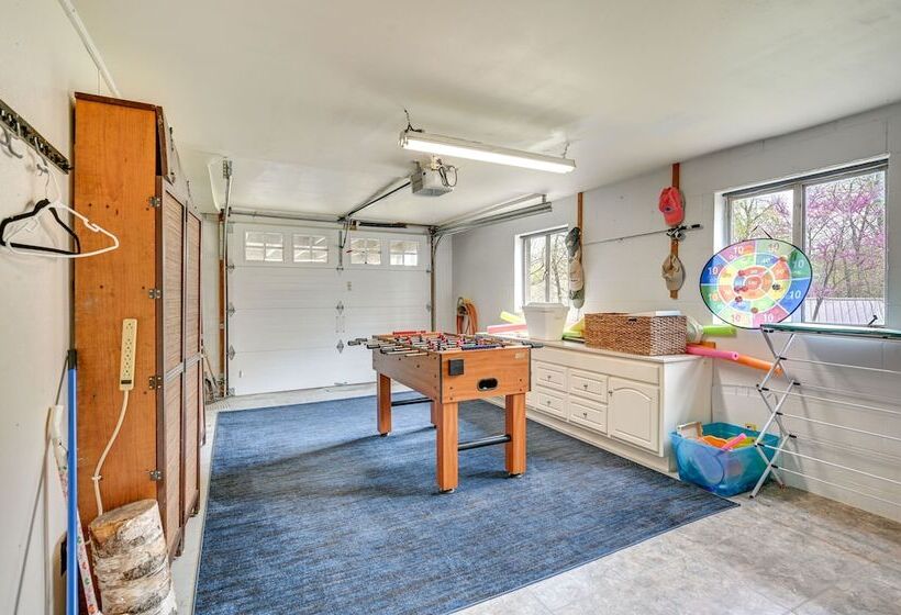 Country Escape: Log Cabin Near Kentucky Lake!