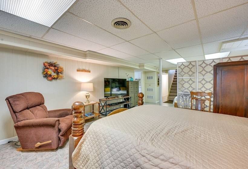 Country Escape: Log Cabin Near Kentucky Lake!