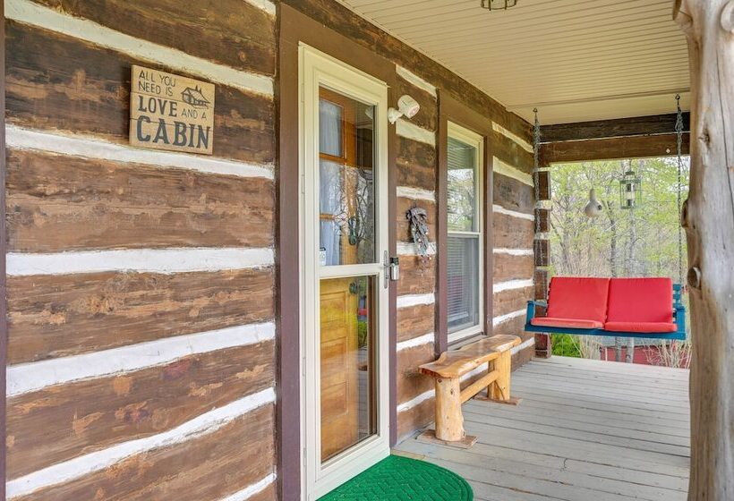 Country Escape: Log Cabin Near Kentucky Lake!