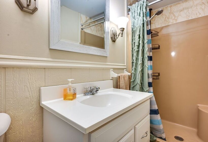 Country Escape: Log Cabin Near Kentucky Lake!