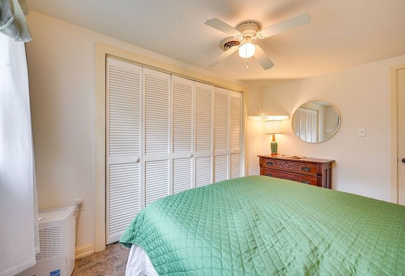 Country Escape: Log Cabin Near Kentucky Lake!