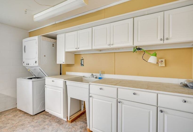 Country Escape: Log Cabin Near Kentucky Lake!