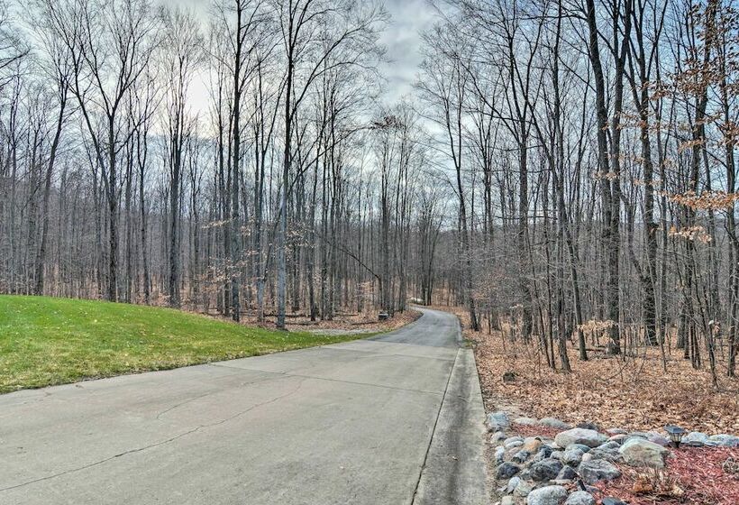 Cozy Apartment W/ Outdoor Entertaining Space!