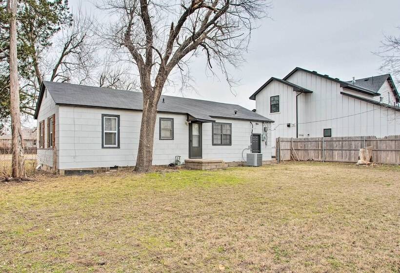 Cozy Bethany Vacation Home   Pets Welcome!