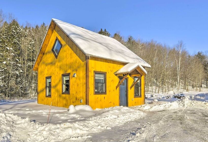 6 Mi To Stowe Mountain: Home W/ Yard!