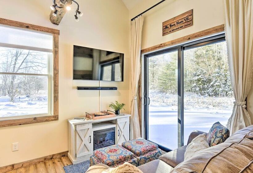 6 Mi To Stowe Mountain: Home W/ Yard!