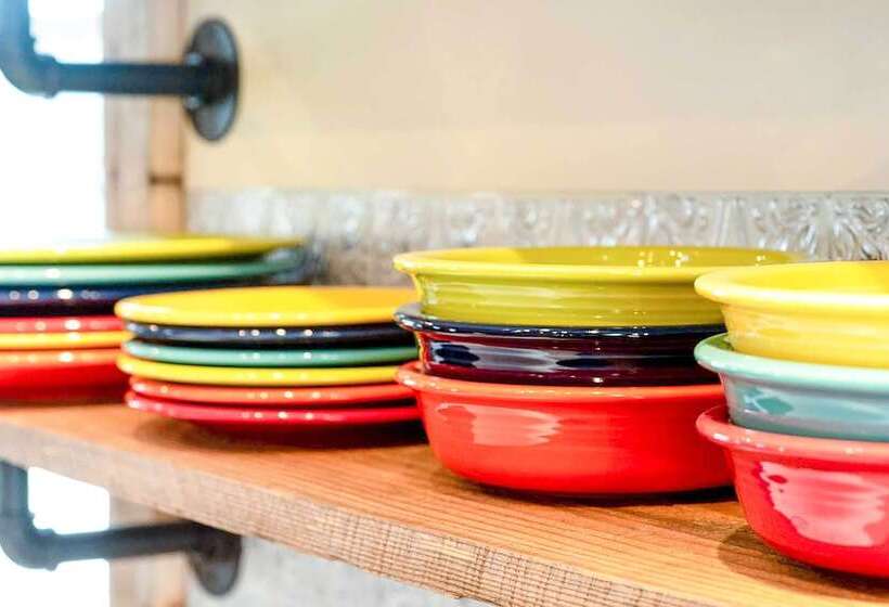 6 Mi To Stowe Mountain: Home W/ Yard!