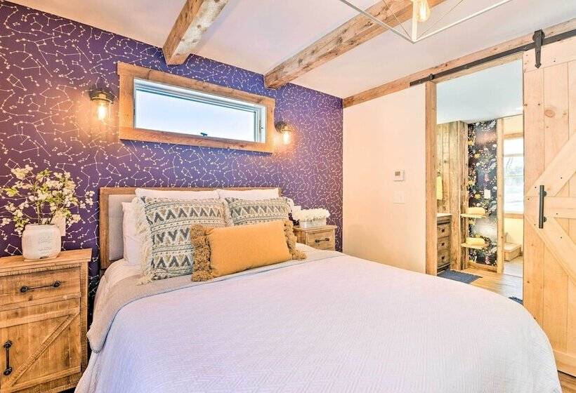 6 Mi To Stowe Mountain: Home W/ Yard!