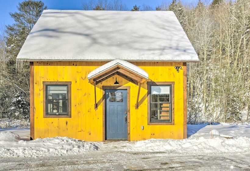 6 Mi To Stowe Mountain: Home W/ Yard!