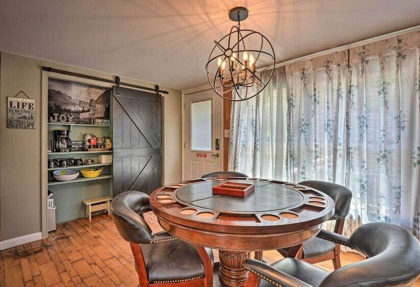 Cozy Cabin With Sunroom & Cacapon River Access!