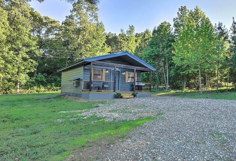 Serene Broken Bow Cabin W/ Fire Pit & Gas Grill!