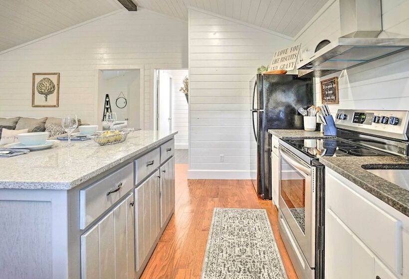 Serene Broken Bow Cabin W/ Fire Pit & Gas Grill!