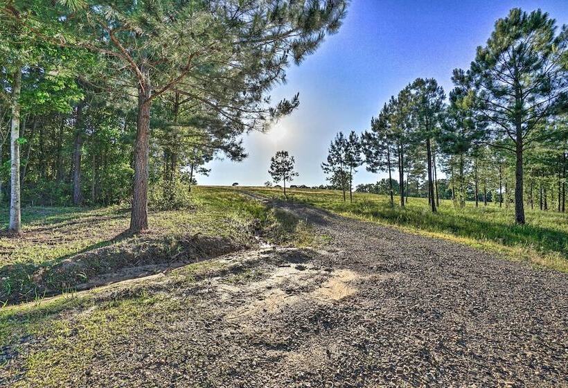 Serene Broken Bow Cabin W/ Fire Pit & Gas Grill!