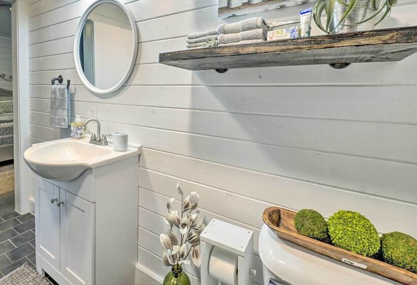 Serene Broken Bow Cabin W/ Fire Pit & Gas Grill!