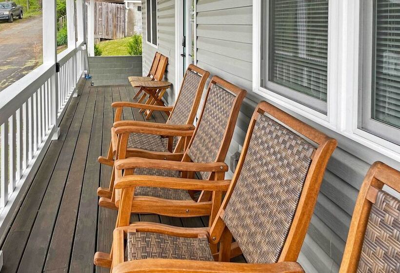 Cozy Fries Escape W/ Mountain & River Views!