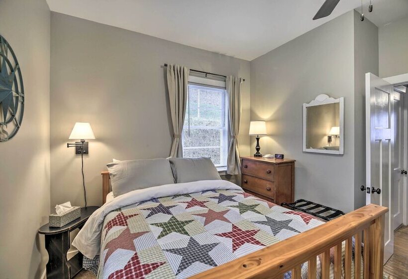 Cozy Fries Escape W/ Mountain & River Views!