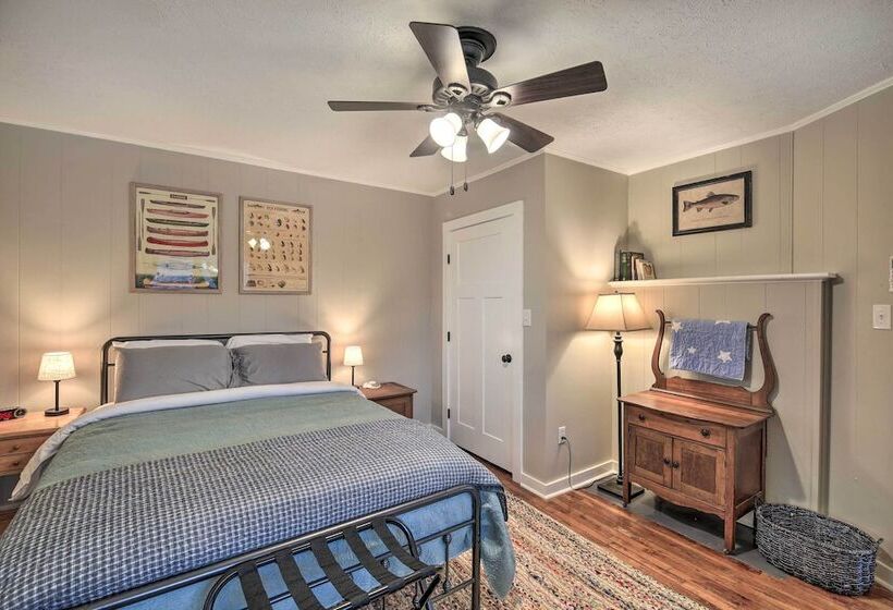 Cozy Fries Escape W/ Mountain & River Views!