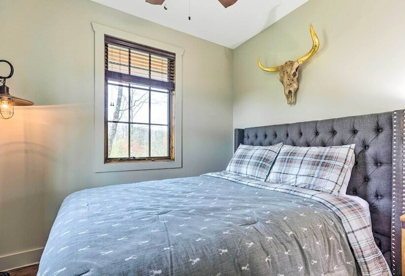 Putt Putt, Pickleball + Trails: Glenville Getaway