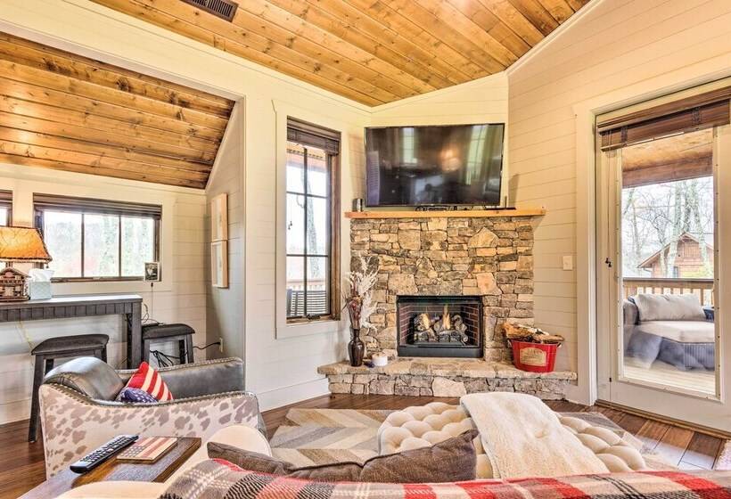 Putt Putt, Pickleball + Trails: Glenville Getaway