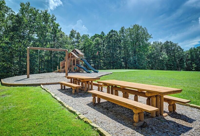 Putt Putt, Pickleball + Trails: Glenville Getaway