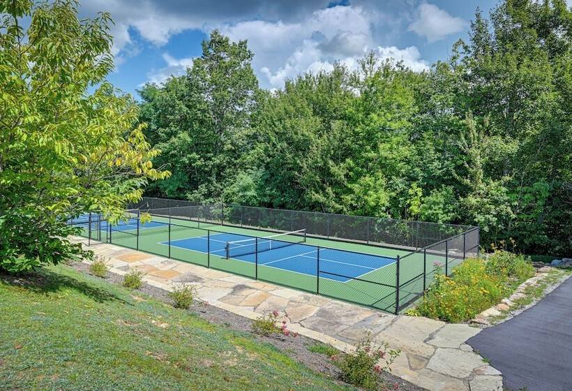 Putt Putt, Pickleball + Trails: Glenville Getaway