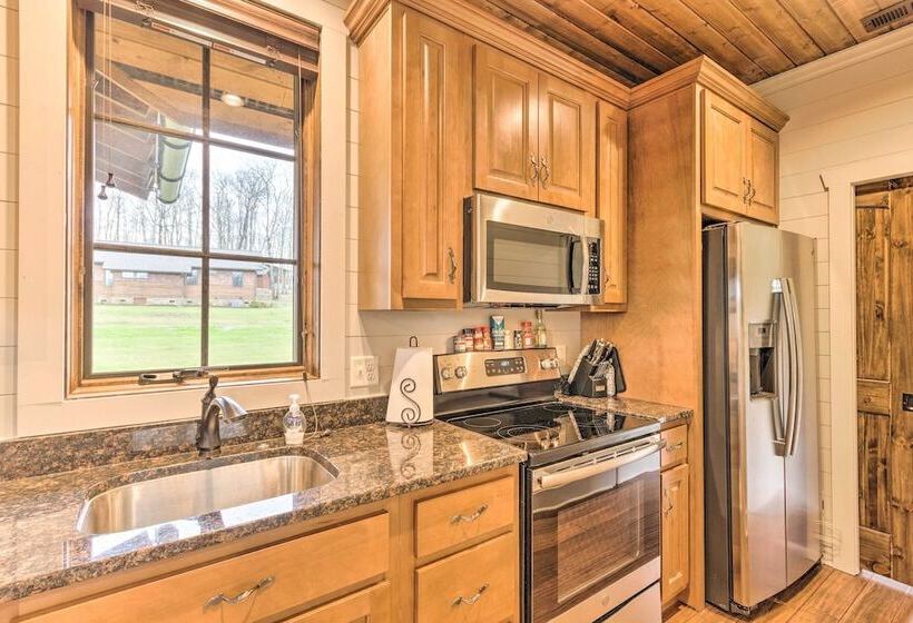 Putt Putt, Pickleball + Trails: Glenville Getaway