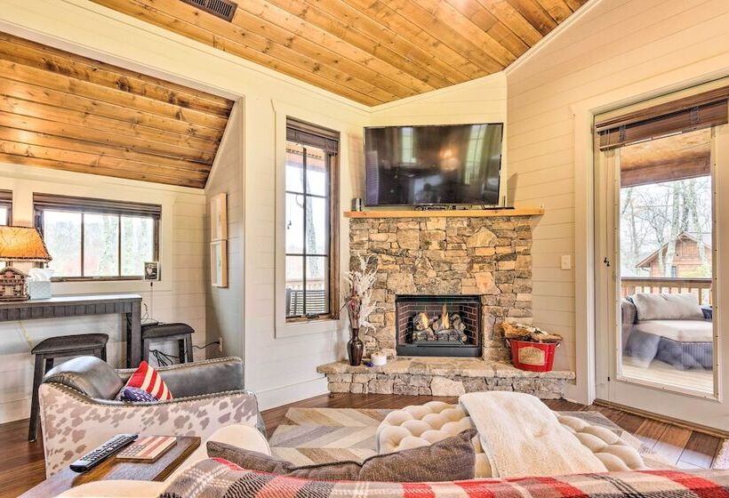 Putt Putt, Pickleball + Trails: Glenville Getaway