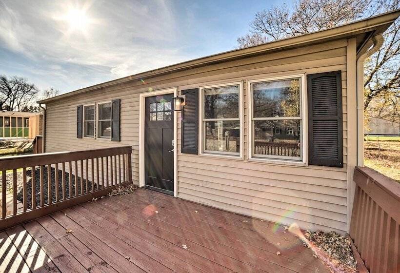 Cozy Hobart Retreat < 9 Mi To Lake Michigan!