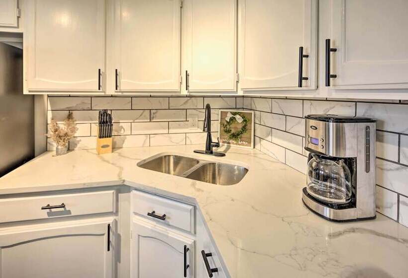 Cozy Hobart Retreat < 9 Mi To Lake Michigan!