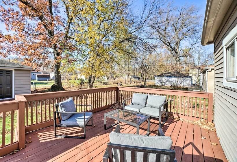 Cozy Hobart Retreat < 9 Mi To Lake Michigan!