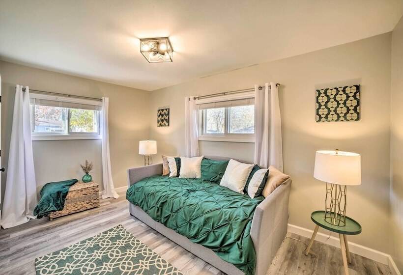 Cozy Hobart Retreat < 9 Mi To Lake Michigan!