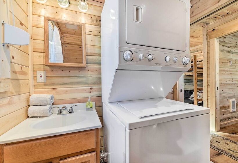 Cozy Island Park Cabin, 20 Mi To Yellowstone!