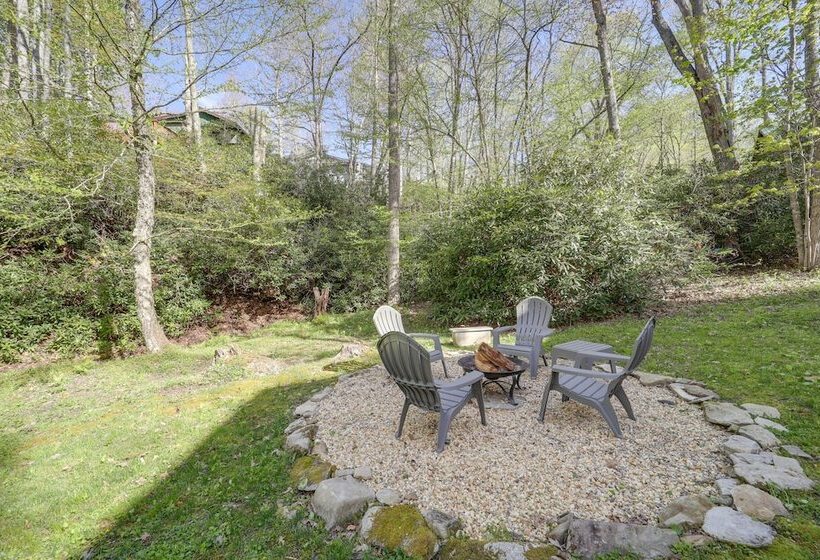 10 Mi To Sugar Mountain: Cozy Newland Cabin!