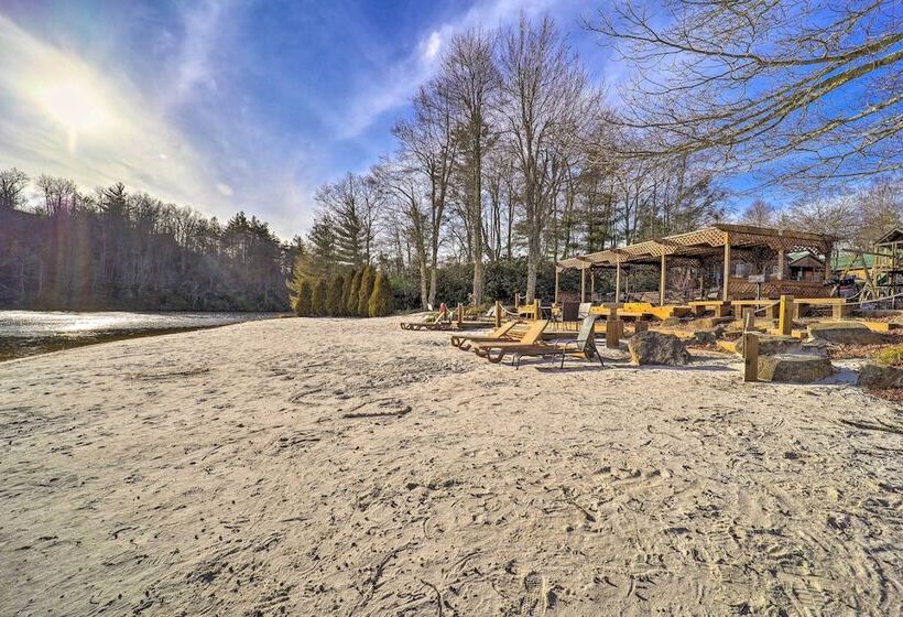 10 Mi To Sugar Mountain: Cozy Newland Cabin!