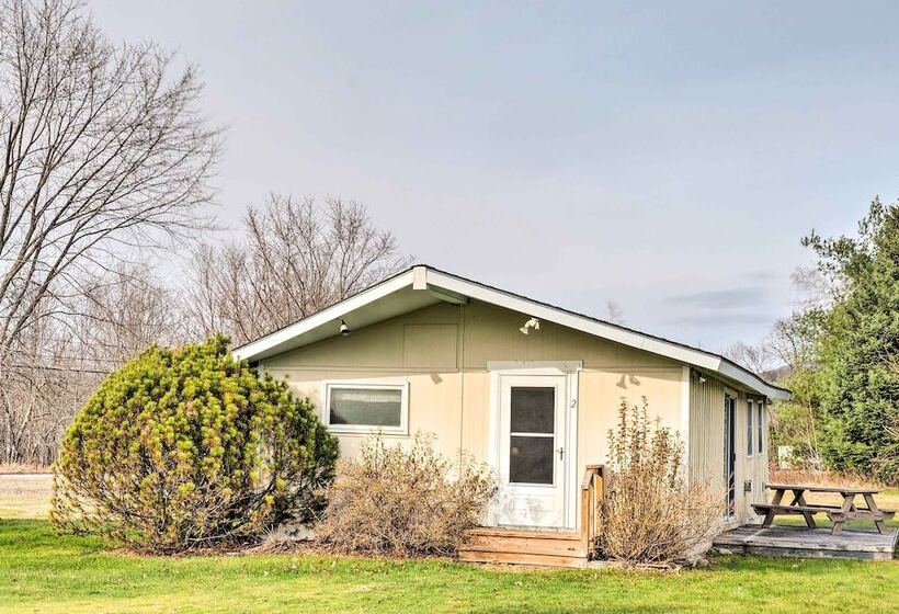 Cozy Franconia Cottage W/ Community Pool & Hot Tub