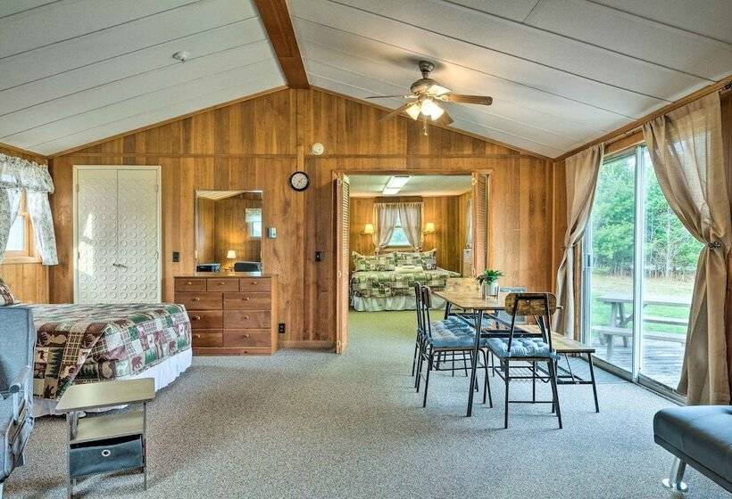 Cozy Franconia Cottage W/ Community Pool & Hot Tub
