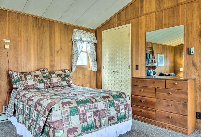 Cozy Franconia Cottage W/ Community Pool & Hot Tub