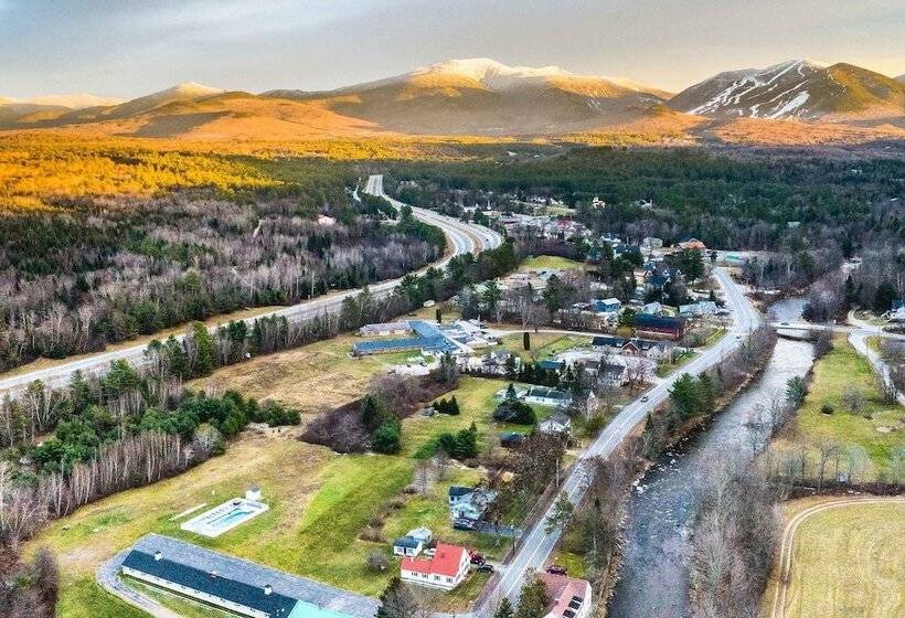 Cozy Franconia Cottage W/ Community Pool & Hot Tub