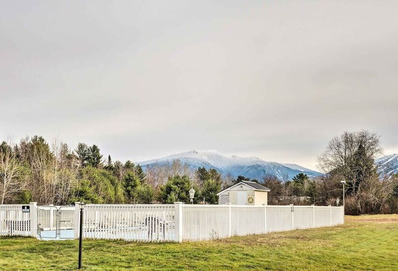 Cozy Franconia Cottage W/ Community Pool & Hot Tub