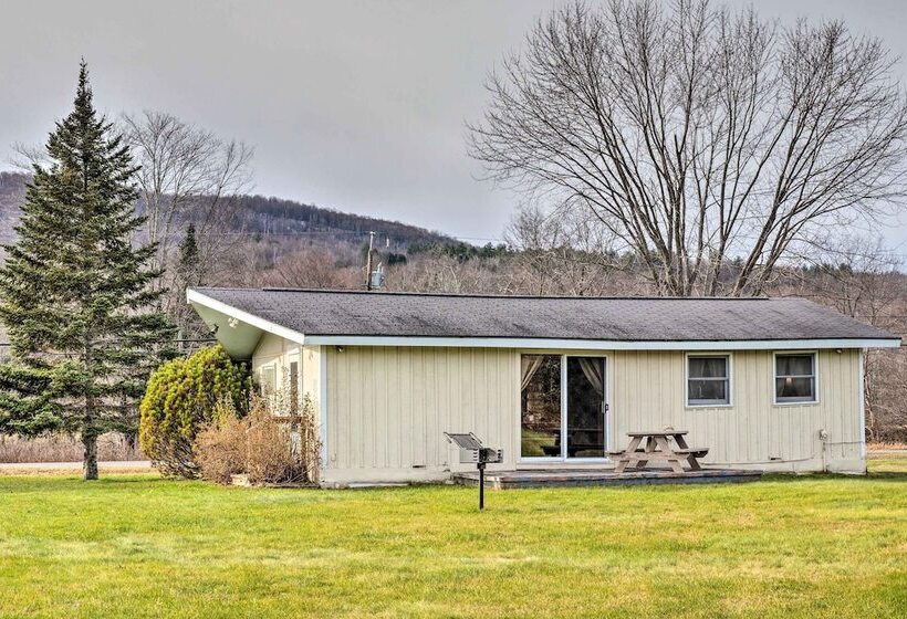 Cozy Franconia Cottage W/ Community Pool & Hot Tub