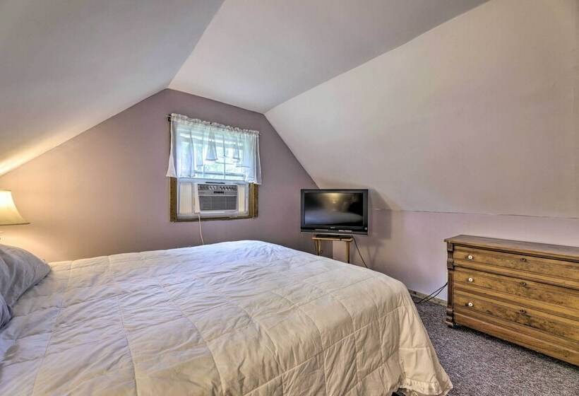 Cozy Stafford Cabin, Near Reservoir & Beach!