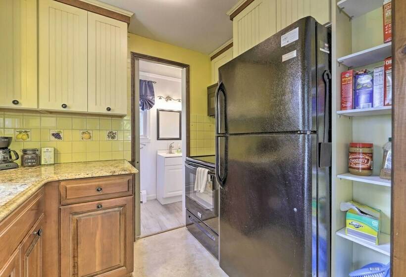 Cozy Stafford Cabin, Near Reservoir & Beach!