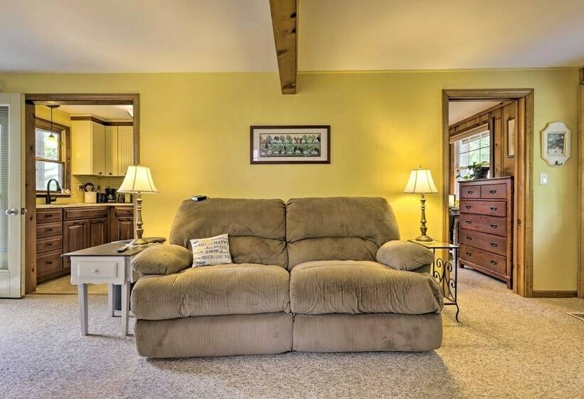 Cozy Stafford Cabin, Near Reservoir & Beach!