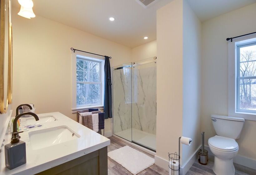 Cozy Vermont Escape   Near Golfing & Skiing!