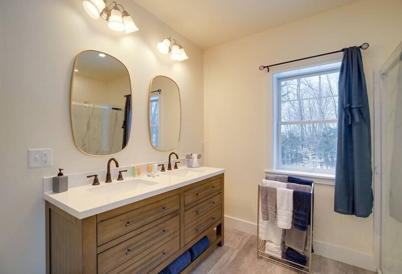 Cozy Vermont Escape   Near Golfing & Skiing!