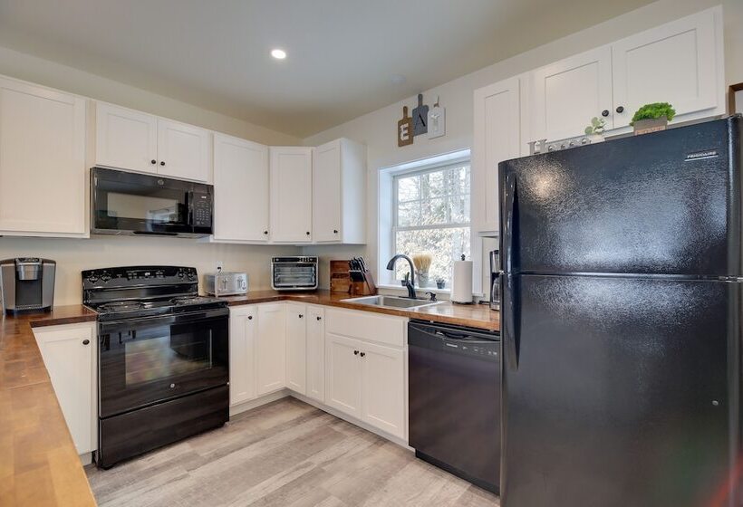 Cozy Vermont Escape   Near Golfing & Skiing!