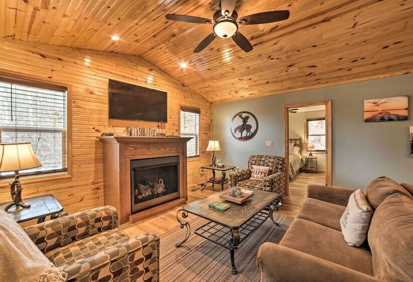 Cozy Waverly Cabin W/ Fireplace & Deck!