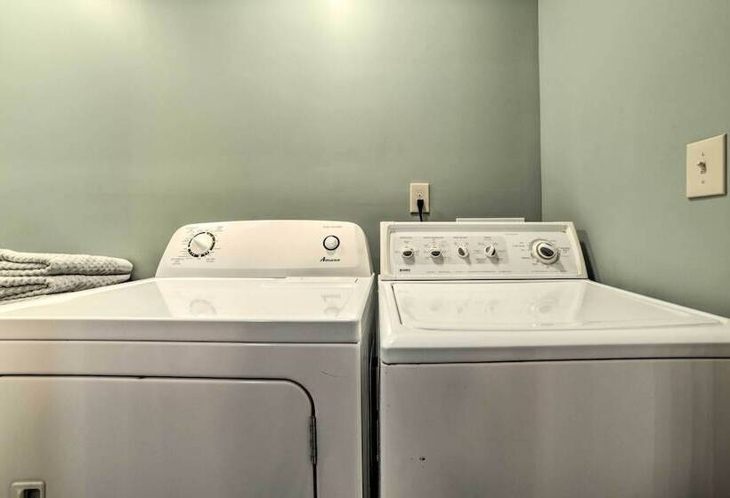 Cozy Waverly Cabin W/ Fireplace & Deck!