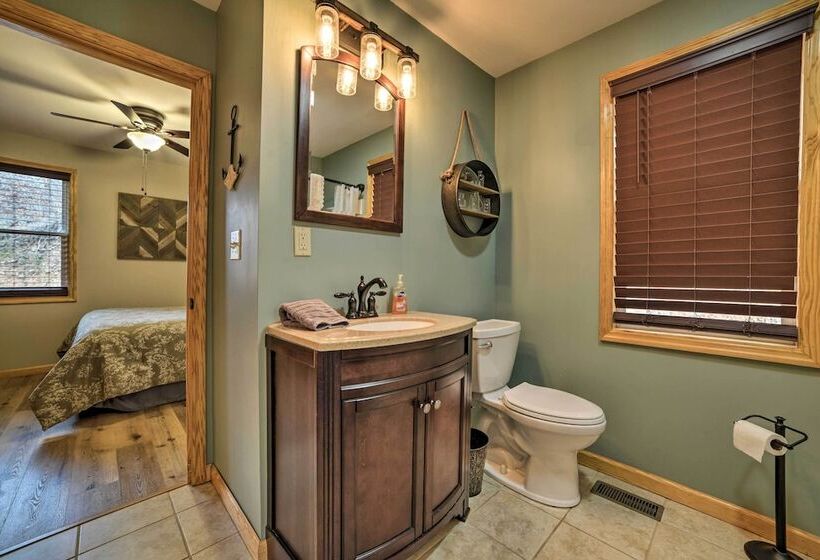 Cozy Waverly Cabin W/ Fireplace & Deck!